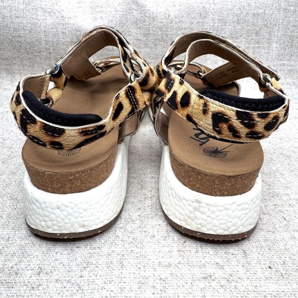OTBT Springer Calf real fur strappy platform sandals size 10M cheetah print - Picture 8 of 9